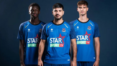 Pemain Dender gunakan jersey apparel Indonesia