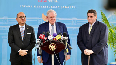 Chairman & Editor-in-Chief Forbes, Steve Forbes (tengah) di Istana Kepresidenan Jakarta