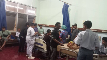 Sejumlah siswa korban keracunan MBG dirawat di RS Karitas Tambolaka, NTT