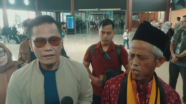 Gus Miftah (kiri).
