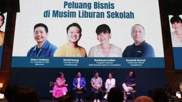 Program Director Bakti Budaya Djarum Foundation, Renitasari Adrian (dua kanan).