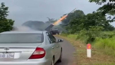 Militer melotarkan roket di tengah konflik perbatasan Thailand dan Kamboja