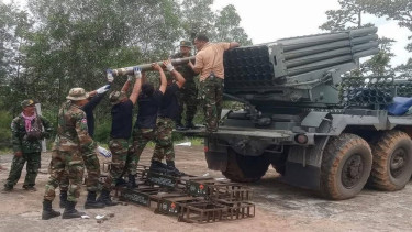 Militer kamboja tengah menyiapkan artileri roket ke arah Thailand