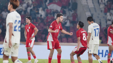 Pemain Timnas Indonesia U-23 rayakan gol Jens Raven