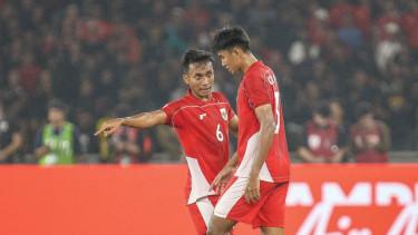 Pemain Timnas Indonesia U-23 Kakang Rudianto dan Robi Darwis