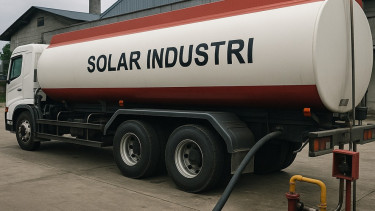 Mobil pembawa solar industri