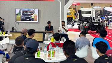 Pelatihan interaktif UD Trucks di GIIAS 2025