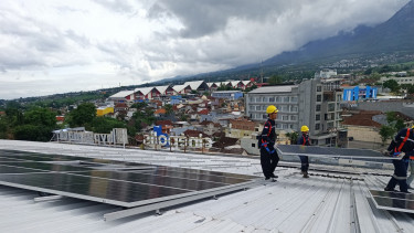 Lippo Malls pasang solar panel.