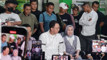 Reza Gladys, dokter kecantikan sekaligus selebgram (depan kanan)