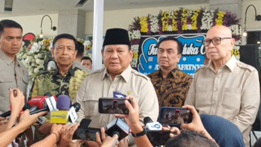 Presiden Prabowo Subianto melayat mendiang Kwik Kian Gie