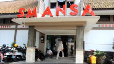 SMA Negeri 1 Bandung, Jawa Barat, tempat mengajar Ardhie Richardiansyah