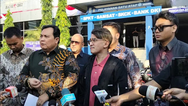 Ruben Onsu (tengah)