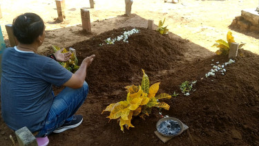Kakak beradik yang ditemukan tewas di pantai dikuburkan di Batang, Jateng