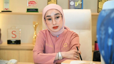 Reza Gladys.