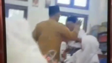 Seorang guru SMA tampar muridnya