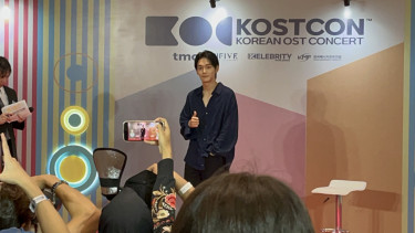 Chen EXO dalam Press conference KOSTCON 2025