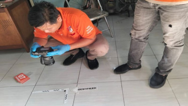 Tim Inafis Polrestabes Makassar melaksanakan olah TKP peluru nyasar