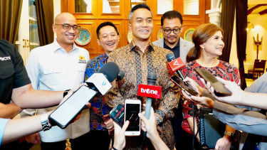 Ketua Umum Kadin Indonesia, Anindya Bakrie (Tengah).