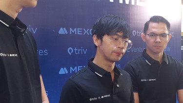 Pendiri dan Kepala Eksekutif Triv, Gabriel Rey (tengah).