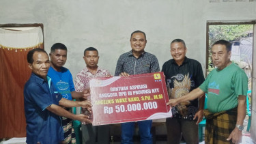Senator dari NTT Beri Bantuan untuk Pembangunan Rumah Ibadah di Ende