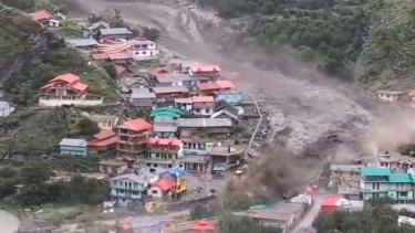 Banjir bandang menerjang negara bagian Uttarakhand, India Utara