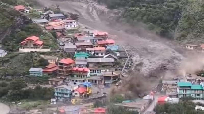 Banjir bandang menerjang negara bagian Uttarakhand, India Utara
