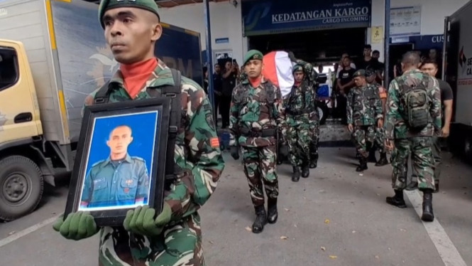 Jasad Prada Lucky tiba di Bandara El Tari, Kupang, Nusa Tenggara Timur (NTT)