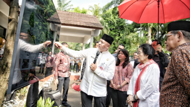 Presiden RI ke-5 Megawati Soekarnoputri dan Gubernur Jakarta Pramono Anung