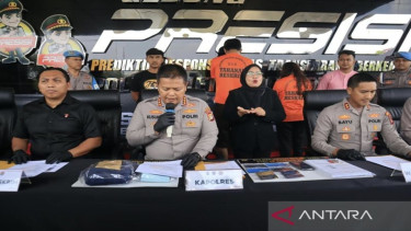 Kapolres Metro Bekasi Kota Kombes Pol Kusumo Wahyu Bintoro (kedua dari kiri)