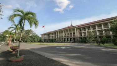 Gedung Pusat Universitas Gadjah Mada (UGM)
