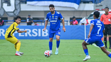 Bek Persib Bandung, Frans Putros