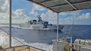 Kapal AL China dan penjaga pantai China tabrakan saat kejar kapal Filipina