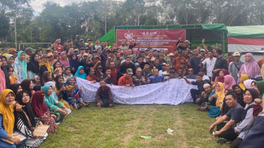 Masyarakat Teluk Bayur