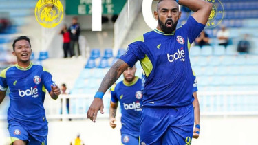 Pemain Arema FC rayakan gol Dalberto