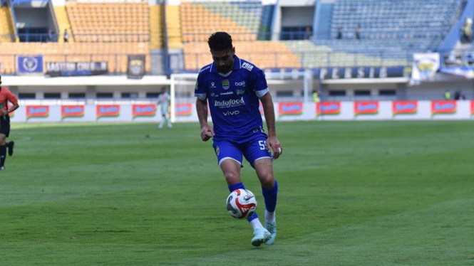 Bek Persib Bandung, Frans Putros