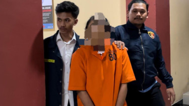 Ayah tiri cabuli anaknya (tengah)