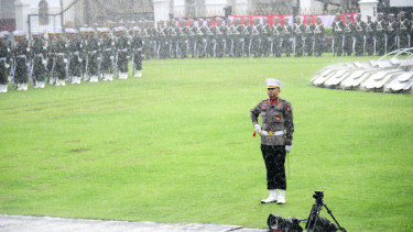 Calon paskibraka dan petugas upacara gladi kotor di Istana Merdeka