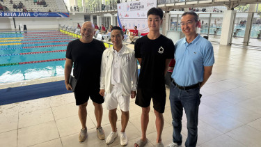 Foto dari kiri ke kanan: Wakil Ketua Umum Bidang Pembinaan dan Prestasi PB Akuatik Indonesia Wisnu Wardhana, Ketua Umum PB Akuatik Indonesia Anindya Bakrie, Liquor Harrison Andoko, dan Presdir Bank Central Asia (BCA) Hendra Lembong
