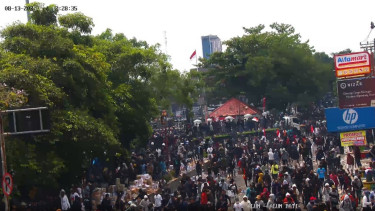 Massa aksi unjuk rasa di kantor Bupati Pati Jawa Tengah ricuh