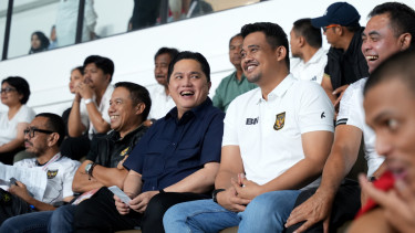 Gubernur Sumatera Utara Bobby Nasution bersama Ketua Umum PSSI Erick Thohir
