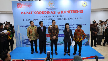 Rapat koordinasi pembangunan infrastruktur DPD RI dengan Menko AHY