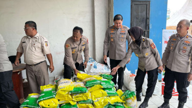 Kapolres Metro Jakarta Timur, Komisaris Besar Polisi Alfian Nurrizal (tengah)
