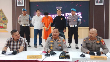 Kapolresta Yogyakarta Kombes Pol Eva Guna Pandia (tengah)