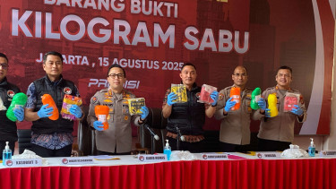 Dirresnarkoba Polda Metro Jaya, Kombes Pol Ahmad David (tengah)