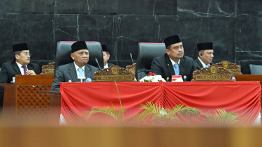 Gubernur Sumut Bobby Nasution dan Wagub Surya Dengarkan Pidato Presiden RI 