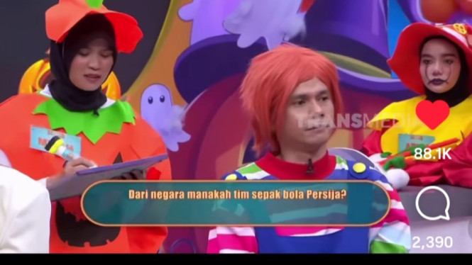 Bu Midah (kiri) sebut Persija Jakarta dari Brasil