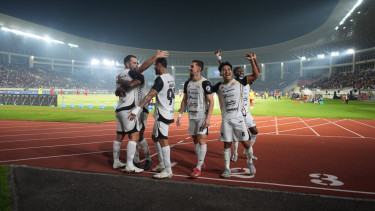 Pemain Persija merayakan kemenangan lawan Persis Solo