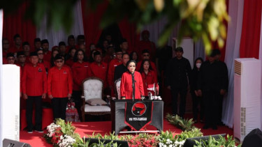 Ketua Umum PDIP Megawati Soekarnoputri pimpin HUT ke-80 RI di Sekolah PDIP