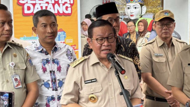 Gubernur Jakarta Pramono Anung membuka Job Fair di Jakarta Timur