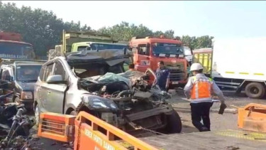 Kecelakaan di jalan tol Jombang-Mojokerto, Jawa Timur